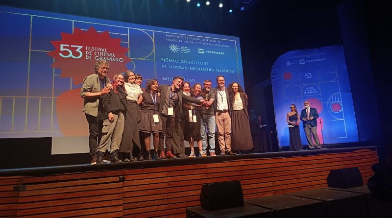 "Quando a Gente Menina Cresce', leva o premio principal da categoria de Longas Gaúchos no 53º Festival de Cinema de Gramado