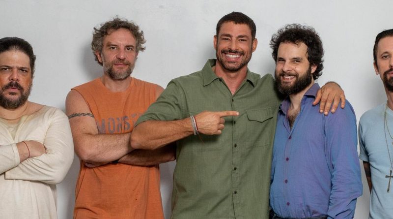 Caíto Mainier, Daniel Furlan, Leandro Ramos e Raul Chequer retornam com “Choque de Cultura – A Série”, dirigida por Fernando Fraiha, a partir de 12/12 no Canal Brasil e Globoplay.
