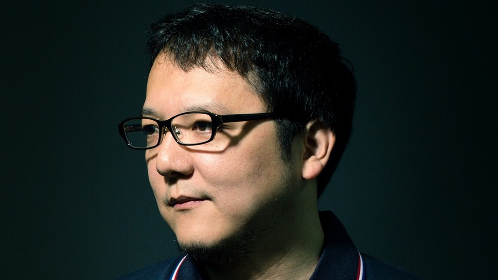 Foto de Hidetaka Miyazaki, diretor de Sekiro: Shadows Die Twice, da série Souls e de Bloodborne.