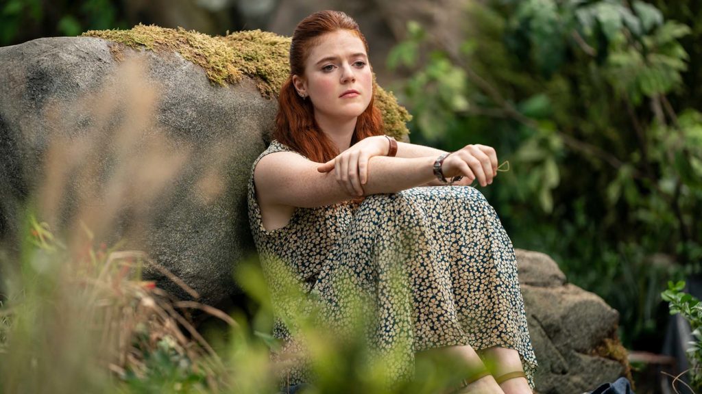 Rose Leslie é Clare Abshire em A Mulher do Viajante no Tempo