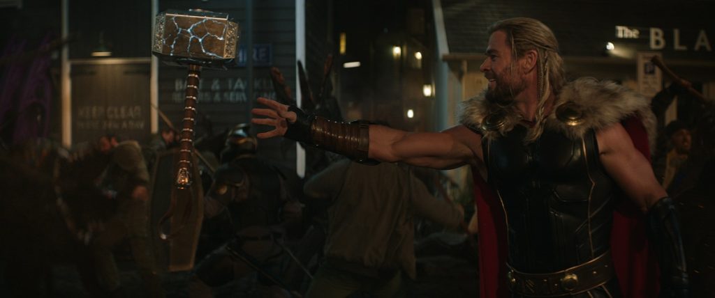 Thor e uma relação conturbada com Mjolnir