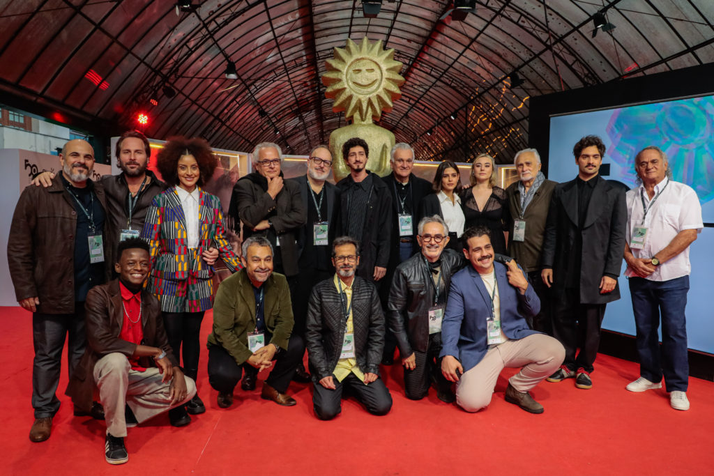 Festival de Gramado: elenco e equipe do filme O Pastor e o Guerrilheiro